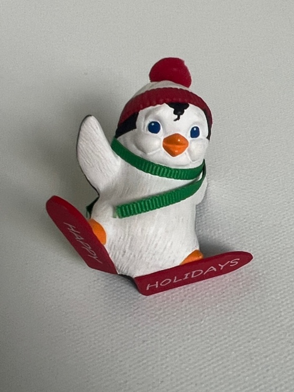 1988 Hallmark Holiday Penguin HAPPY HOLIDAYS